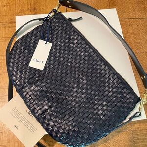 Clare V. Moyen Messanger